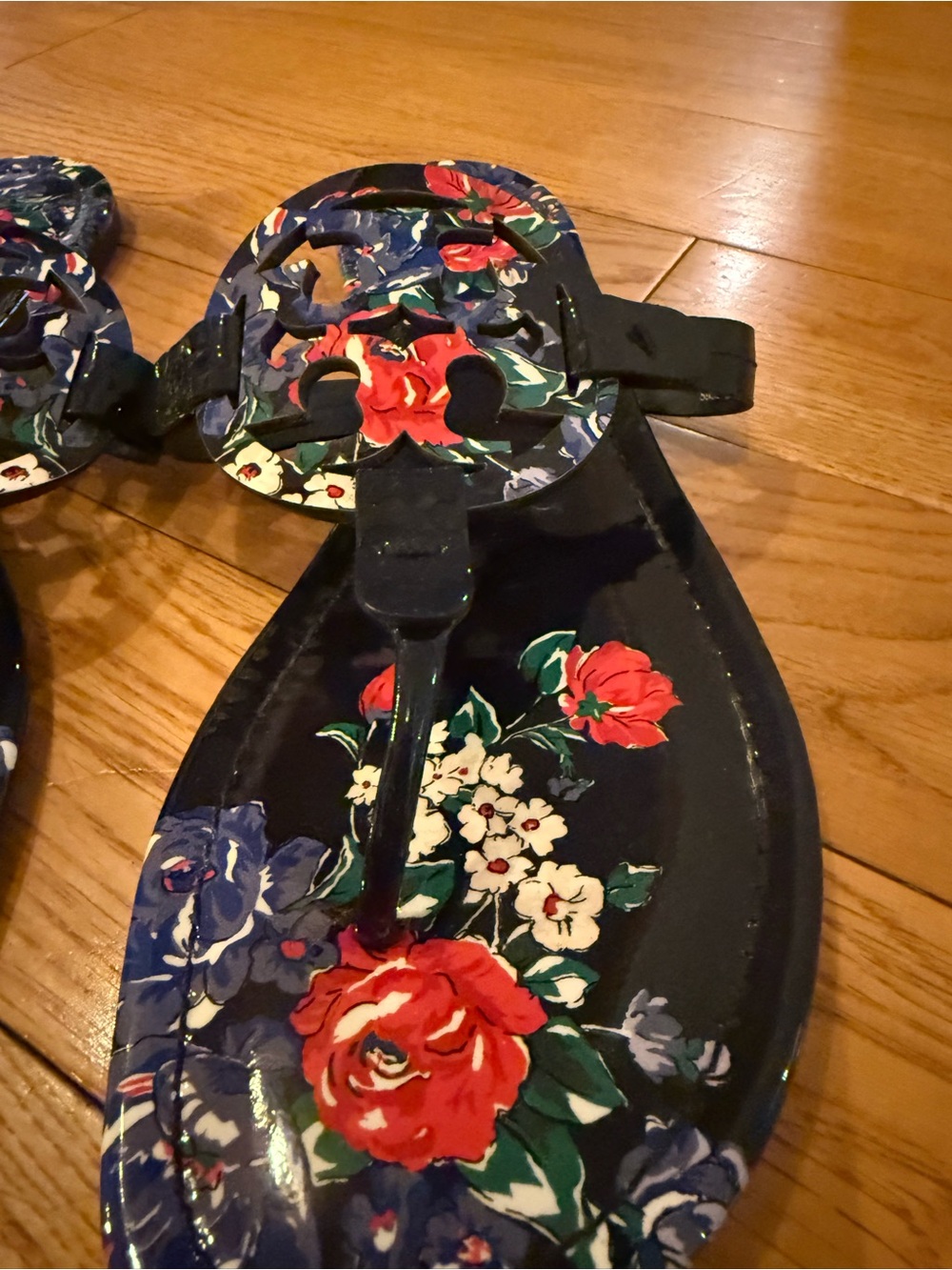 NEW Tory Burch Miller Navy Tea Party Floral Patent Leather Sandals - Picture 3 of 12